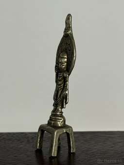 4 starožitné Tibetské bronzové sošky na originálnom drevenom - 15