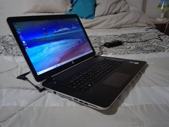 HP 17 s BeatsAudio. i5. 8 GB. 256 GB SSD. 17“ HD+.nVidia 6GB - 15