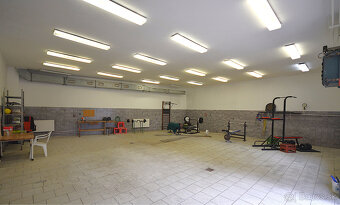 Polyfunkčná budova s výhodnou polohou - len 1 km od centra m - 15