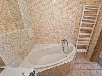 2 izb. byt na Kúpeľnom námestí v Seredi, 57m2 na predaj - 15