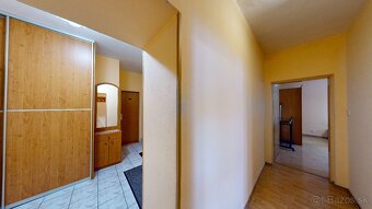 Tehlový 3 izbový byt na Rastislavovej, parkovanie - 15