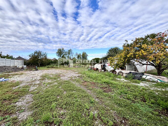 Ponúkame Vám na predaj rodinný dom s veľkým pozemkom v meste - 15