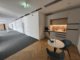 Prenájom novozrekonštruovaného samostatného kancelárskeho tr - 15