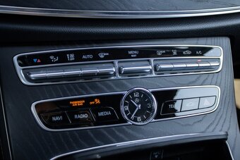 Mercedes Benz E 300 de T Avantgarde (2020) - 15