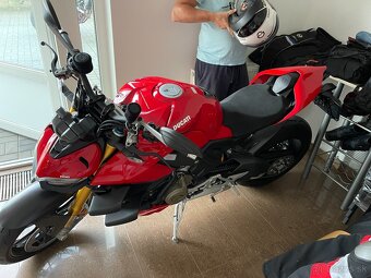 DUCATI Streetfighter V4S - 15