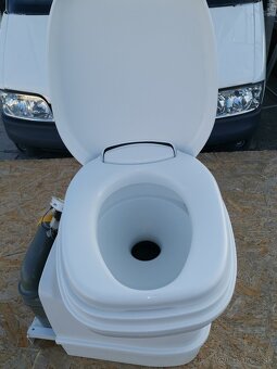 Predam na autokaravan aj obytny prives okna 3ks - 15