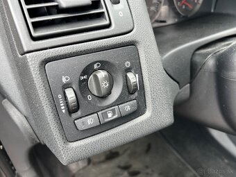 Volvo C30 1,6 benzín 2008 - 15