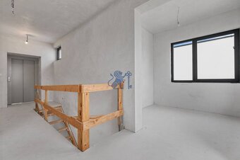 Nadštandardná 4- izbová terasová vila na Kolibe s krásnym vý - 15