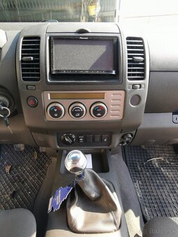 Nissan Navara 2.5 dCi - 15