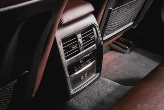 BMW 330e Touring xDrive MOZNY ODPOCET - 15