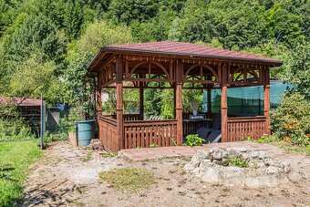 Krásne bývanie v 3-izbovom byte s altánkom a veľkou záhradou - 15