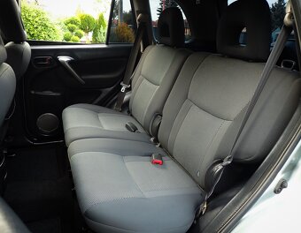 TOYOTA RAV4 2.0 D-4D 4x4 85kW - 2004 - KLIMA- ŤAŽNE - ŠPZ- - 15
