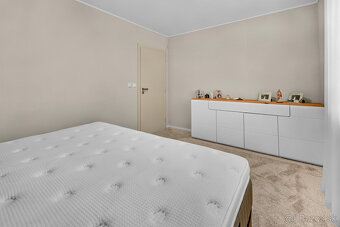 NA PREDAJ unikátny, samostatný 4-iz Rodinný dom priamo v DS - 15