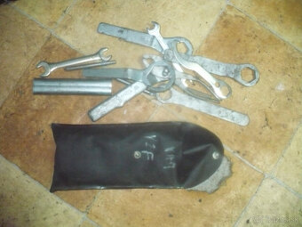 řídítka,padáky,zrcátka,světla,řetězy,páčky,brzd. pump - 15