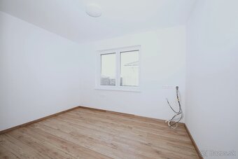 RODINNÝ DOM - KALINKOVO, BUNGALOV-NOVOSTAVBA, 534m2 POZEMOK - 15