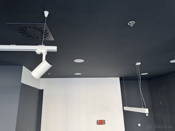 Prenájom rožného prízemného obchodného priestoru 241 m2 na p - 15