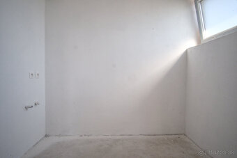 Skolaudovaný 4 izbový rodinný dom (121 m2) - 15