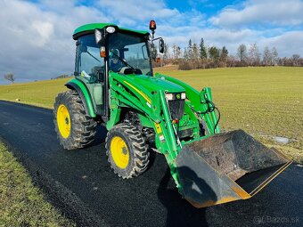 Komunální traktor JOHN DEERE 4720. - 15