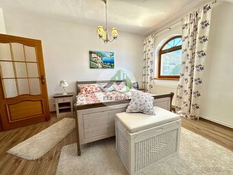 Exkluzívne bývanie na troch poschodiach s veľkou záhradou a  - 15