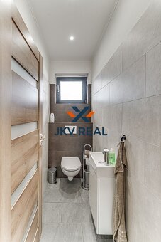 Moderný 5-izbový rodinný dom s bazénom a altánkom | Veľké Úľ - 15