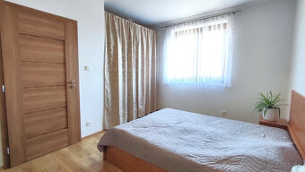 Na predaj krásny 4 izbový dom s možnosťou realizácie obytnéh - 15