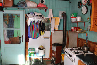 EXKLUZÍVNE-SPEKTRUM REALITY- Na Predaj  záhradná chatka s po - 15