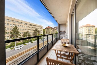 NA PRENÁJOM; Fenomenálny 2,5-izbový apartmán s garážovým stá - 15