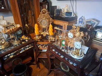 Predám funkčné starožitné krbové hodiny drevorezba plus dva - 15