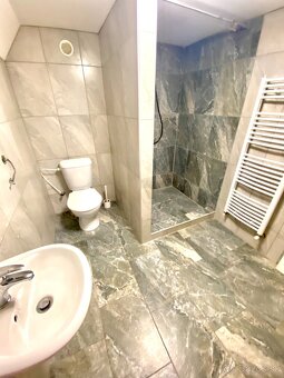 Predaj- 4 izbový dom s krásnou záhradou, Šurany - 15