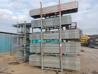 Stropné a stenové debnenie peri doka, lešenie - 15