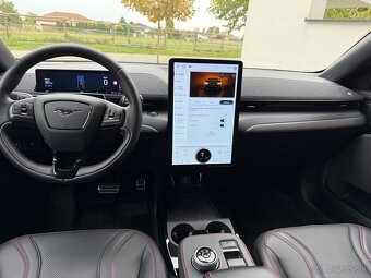 Predám Ford Mustang Mach-E 75,7kWh AWD STD - 15