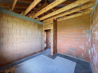 Rozostavaný 4i bungalov, pozemok 443 m2 / Veľké Bierovce - 15