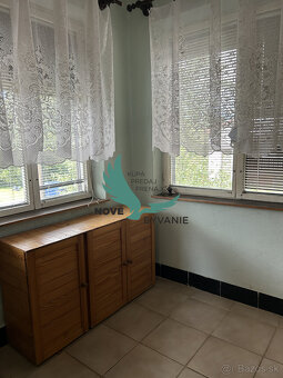 Priestranný rodinný dom s veľkou záhradou - Lopej - 15