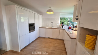 ZNÍŽENÁ CENA za SUPER 6 izb. RD 202 m2, pozemok 700 m2, bazé - 15