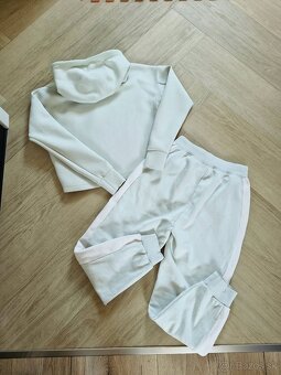 Guess biela a svetlo zelena logovana teplakova suprava dres - 15