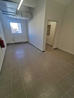 Prenájom kancelárskych priestorov v OD Prior v širšom centre - 15