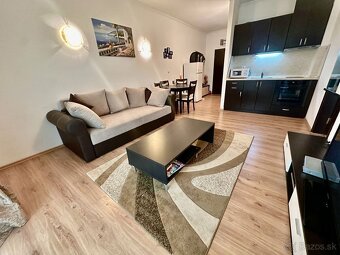Štýlový dvojizbový apartmán v ideálnej dovolenkovej lokalite - 15