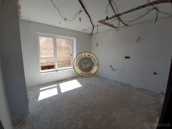 Rezervované Na predaj 5-izbový  rodinný dom v obci Košolná - 15