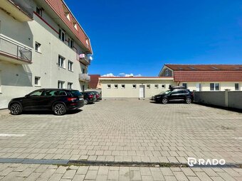 RADO | Na predaj 1i byt s vlastným parkingom a pivnicou, Dež - 15