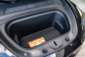 Tesla Model Y Long Range 378kW / TOP STAV / - 15