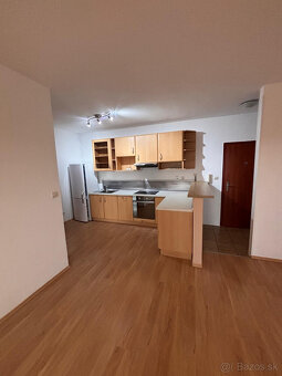 SENEC - NA PREDAJ 2 izbový byt s vlastným parkovaním, pri St - 15