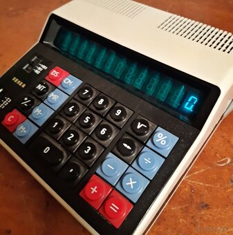 Funkční retro kalkulačka TESLA OKU107 z roku 1984 - 15