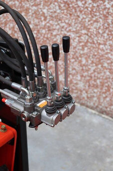 Traktor Kubota B1702 - 15