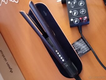 Žehlička na vlasy Dyson airstraik - 15