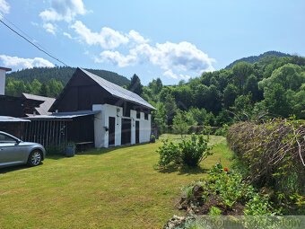 Murovaný dom s dreveničkou na krásnom a tichom mieste s ve - 15
