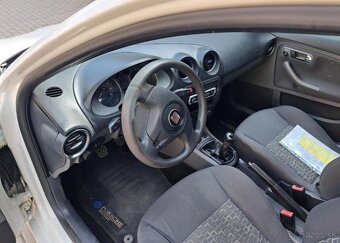 Seat Ibiza 1,2 i benzín manuál 51 kw - 15