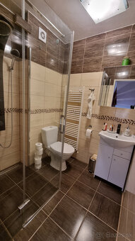 6. izbový, priestranný 232 m2 RD, s garážou a bazénom-komple - 15