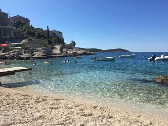 Vila s bazénom len 50 metrov od mora, pri Trogire Chorvátsko - 15