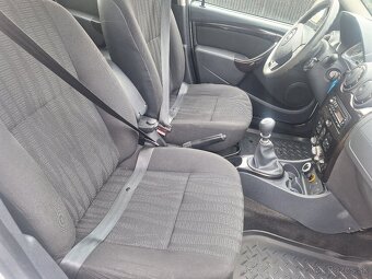 DACIA DUSTER 1,6 BENZÍN 4X4 ROK 2011 - 15