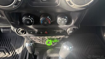 Jeep Wrangler 3.6L V6 VVT Rubicon A/T - 15